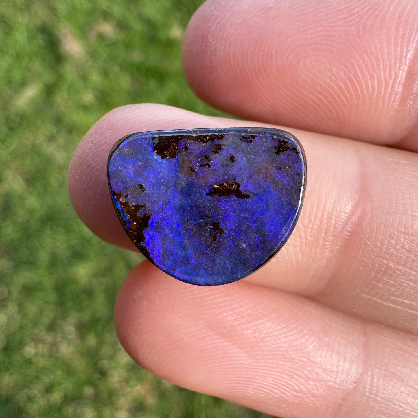 5.84 Ct purple boulder opal