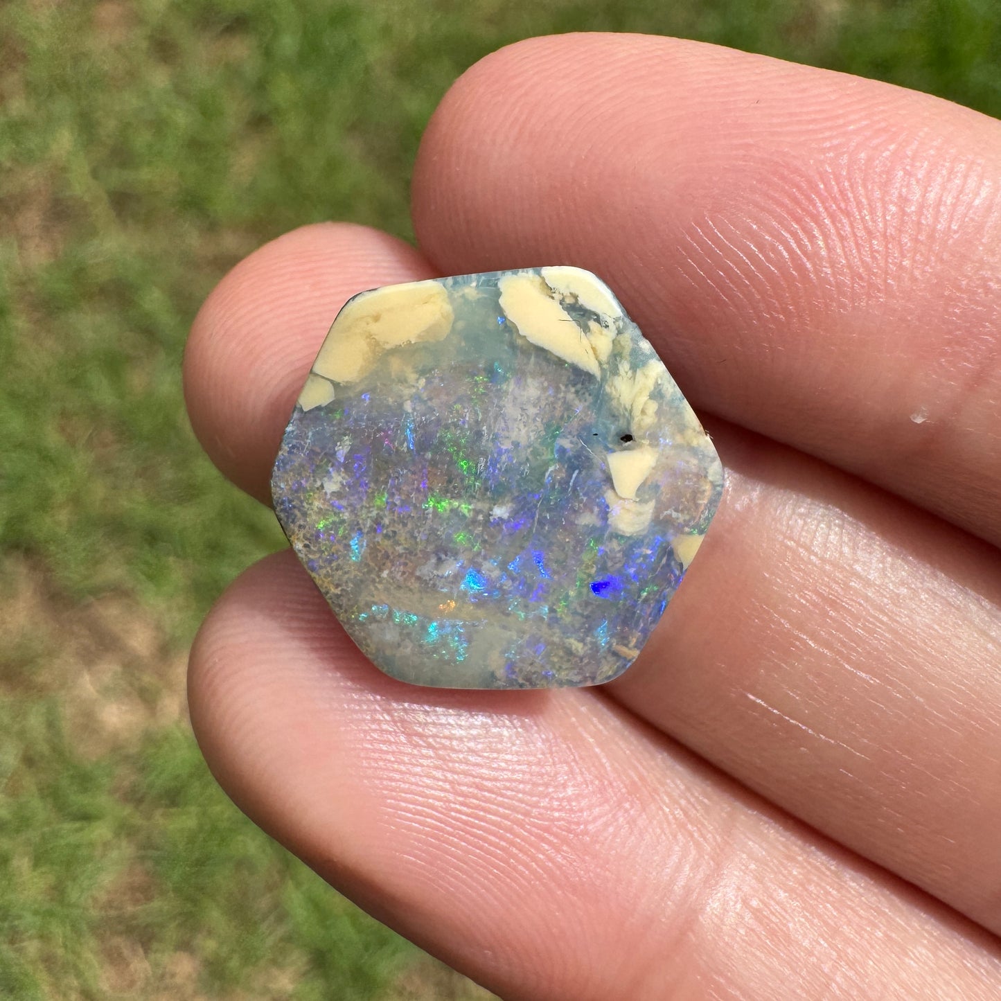 9.04 Ct hexagon boulder opal