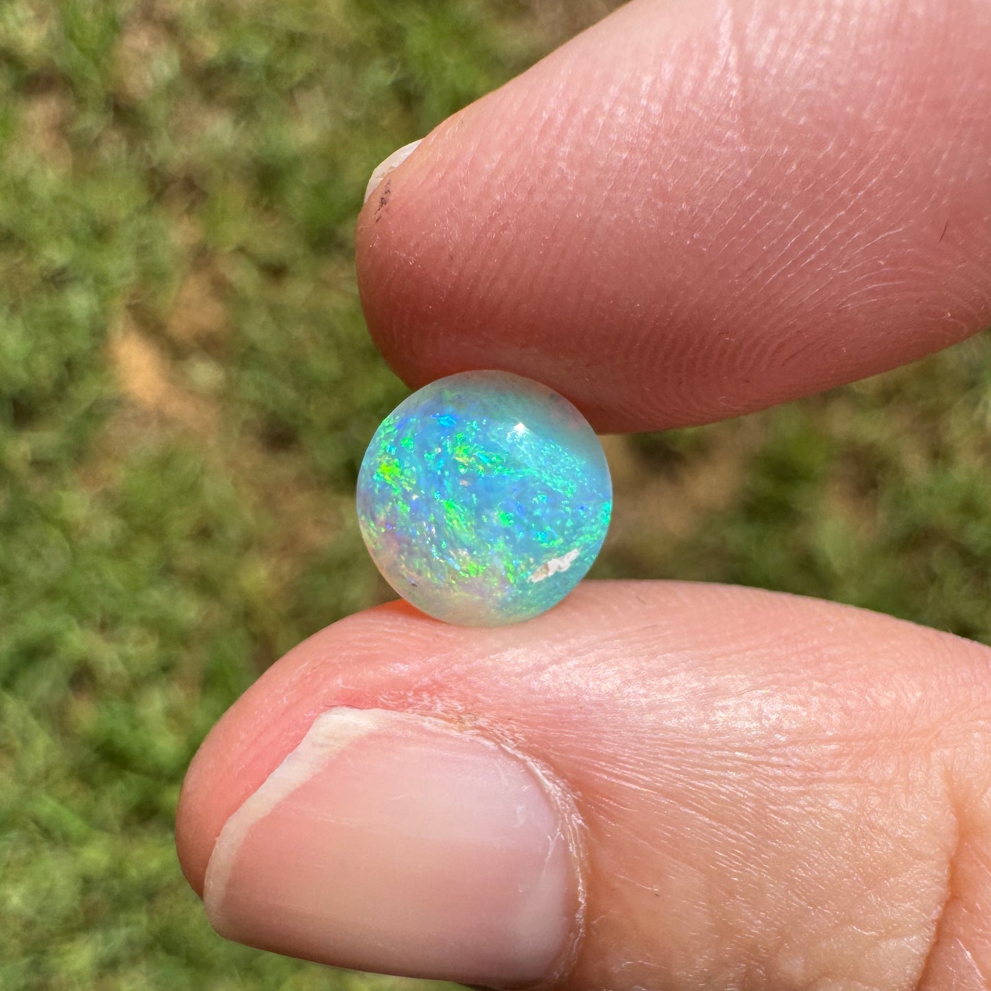 1.05 Ct small crystal opal