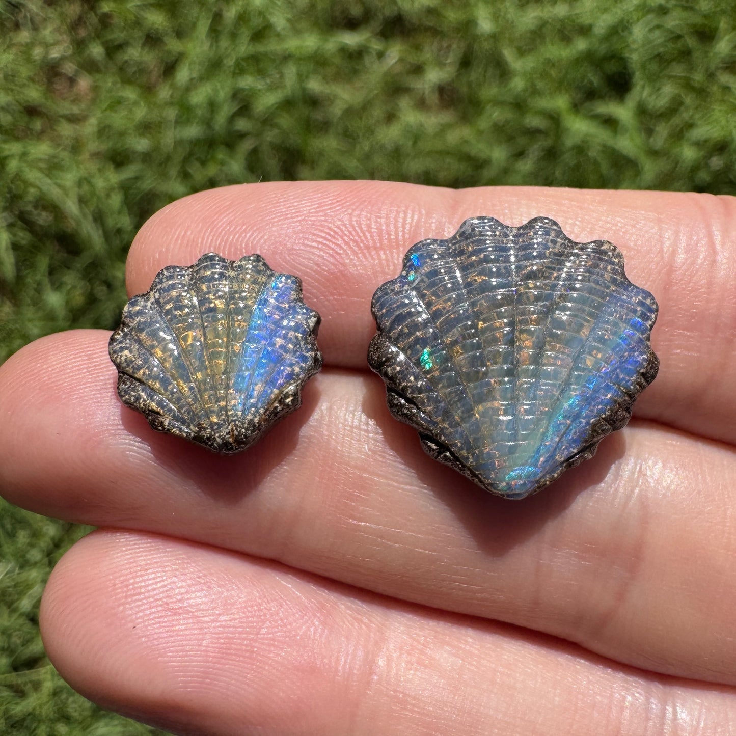 19.07 Ct two piece boulder opal shell set