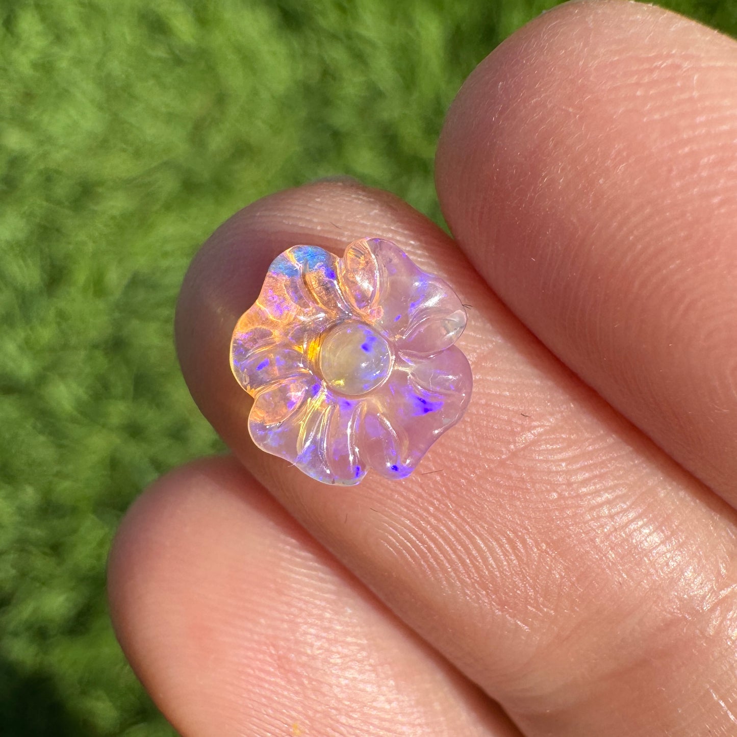 1.21 Ct carved flower opal 🌸