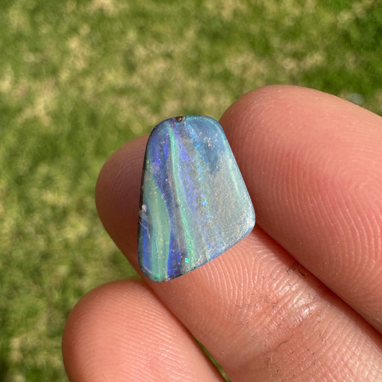 2.87 Ct small boulder opal