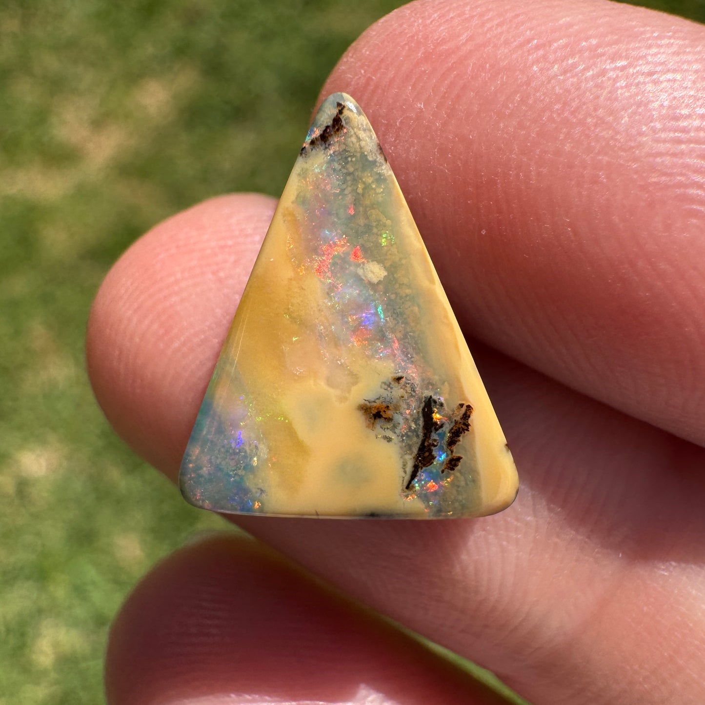 3.98 Ct small boulder opal