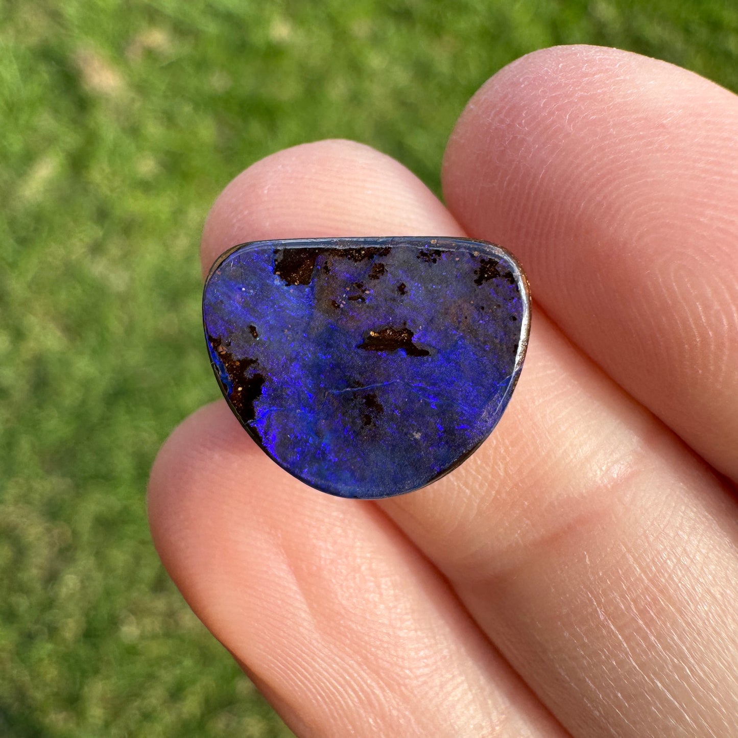 5.84 Ct purple boulder opal
