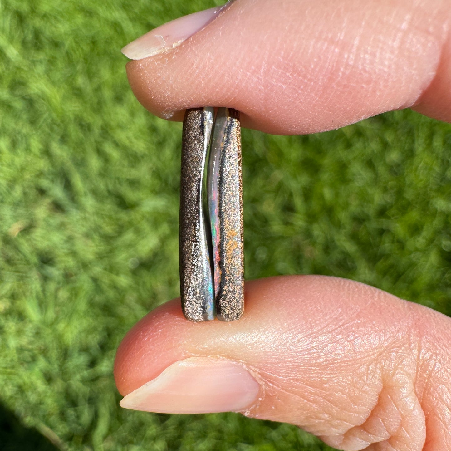 7.74 Ct unique split boulder opal pair