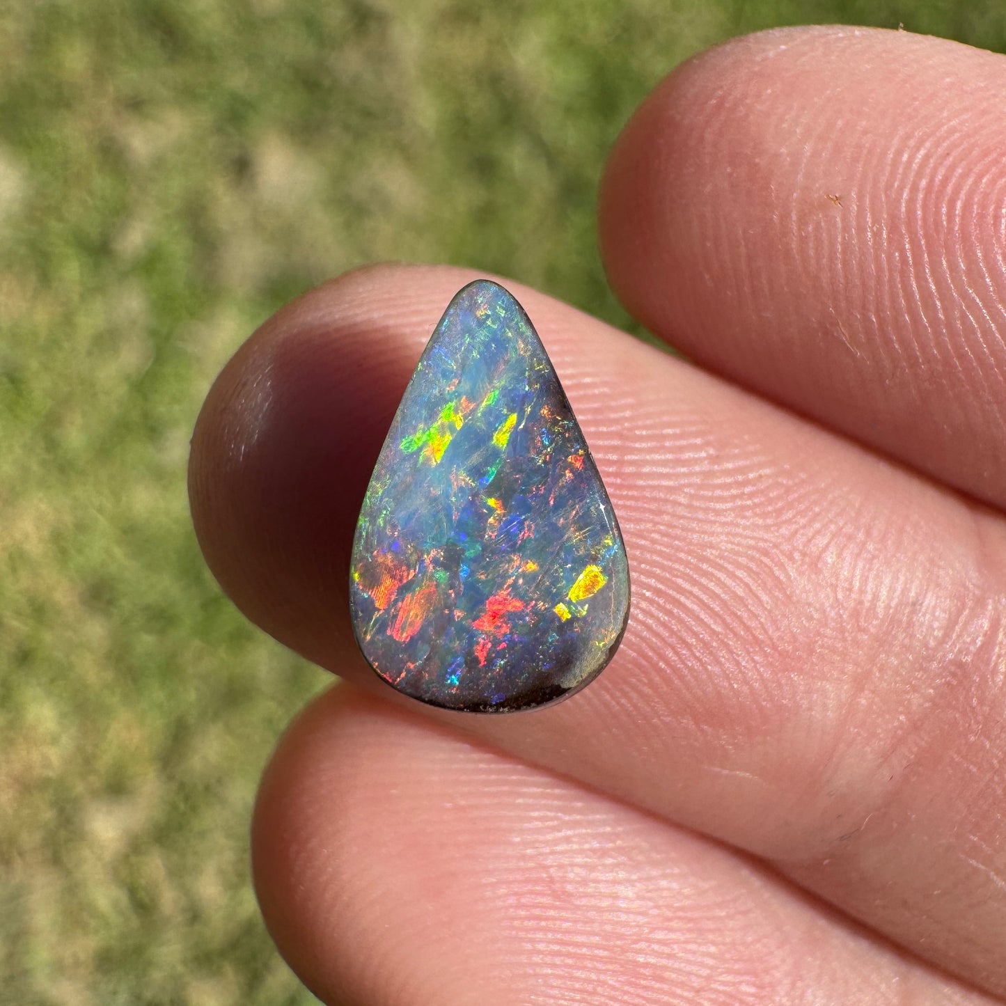 2.00 Ct rainbow teardrop boulder opal