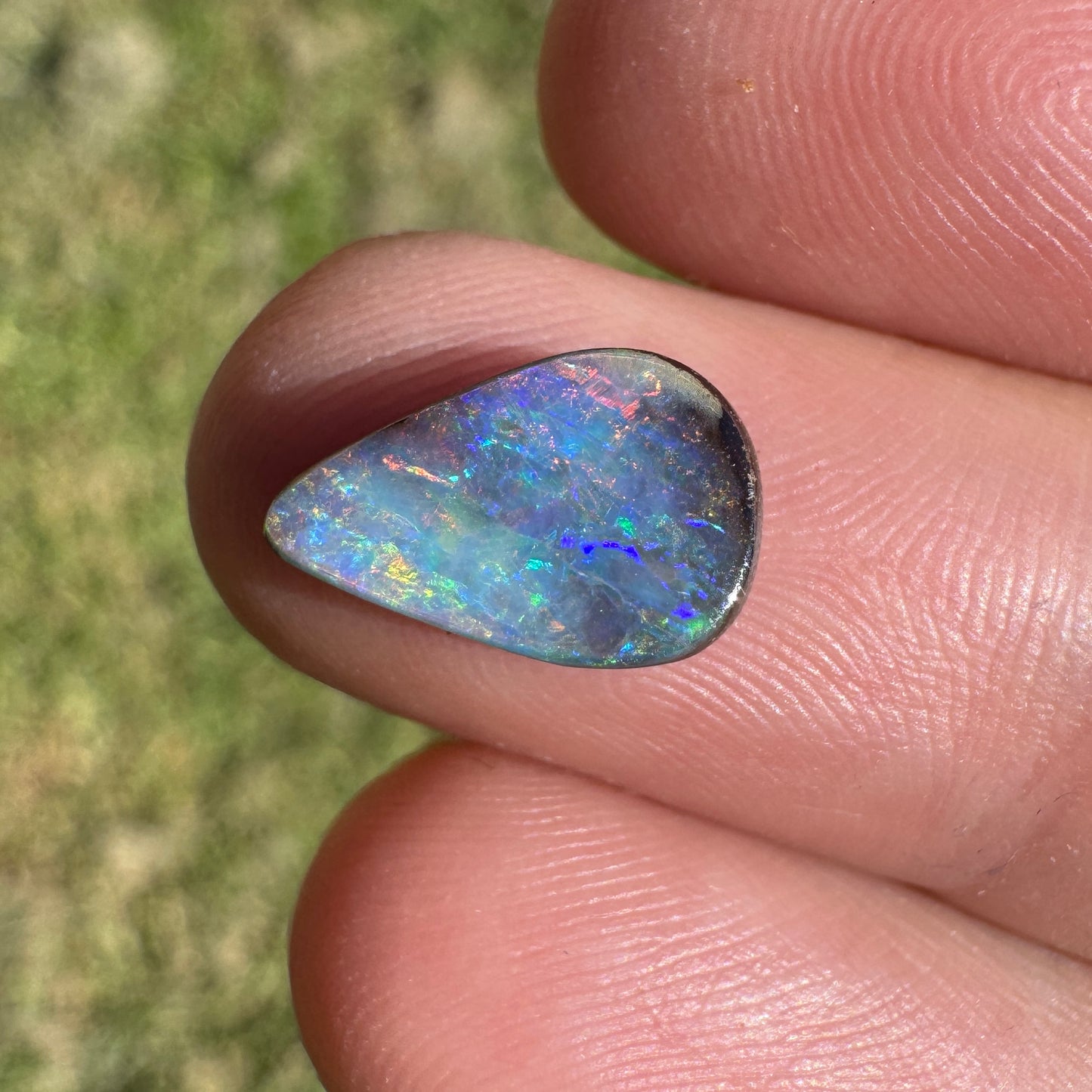2.00 Ct rainbow teardrop boulder opal
