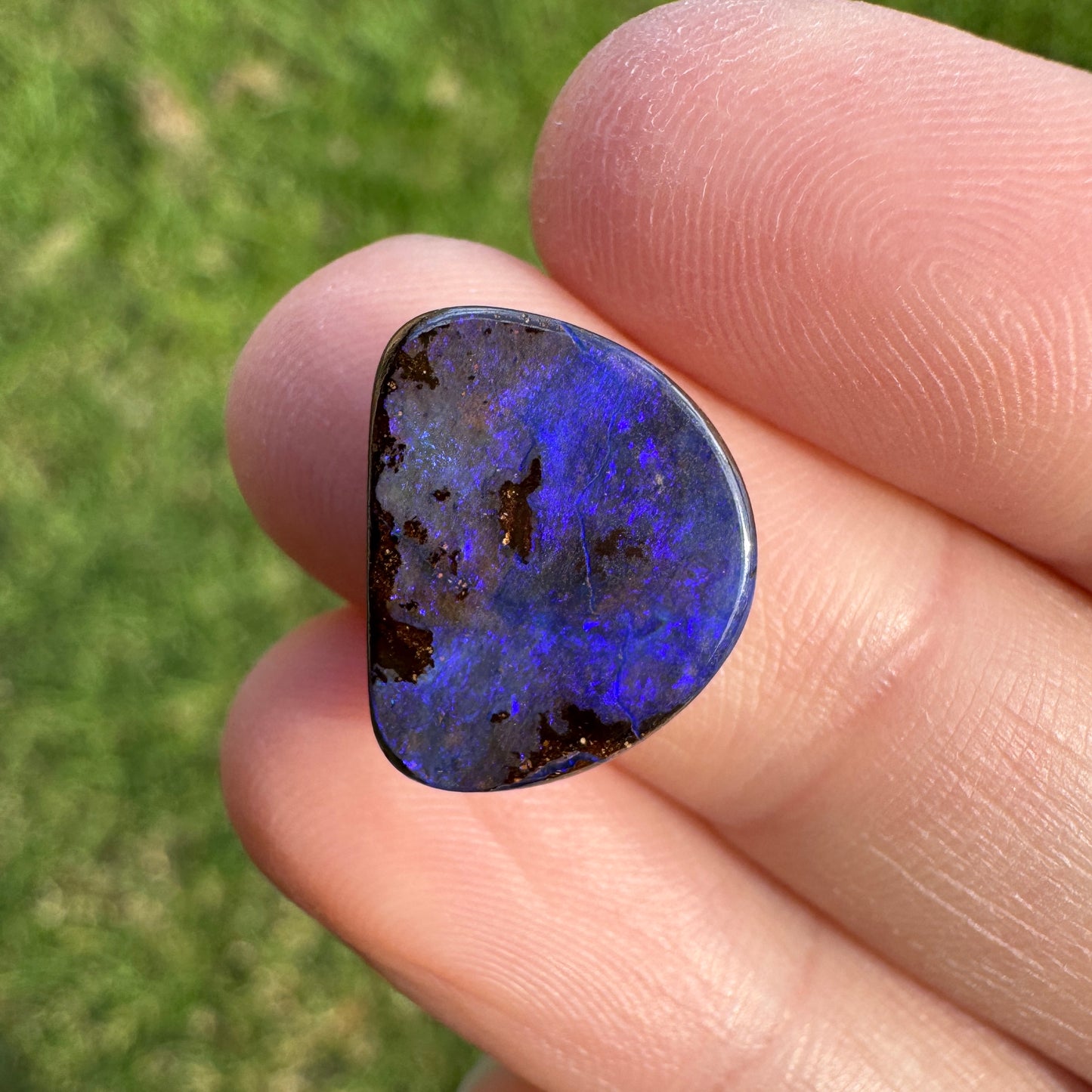 5.84 Ct purple boulder opal