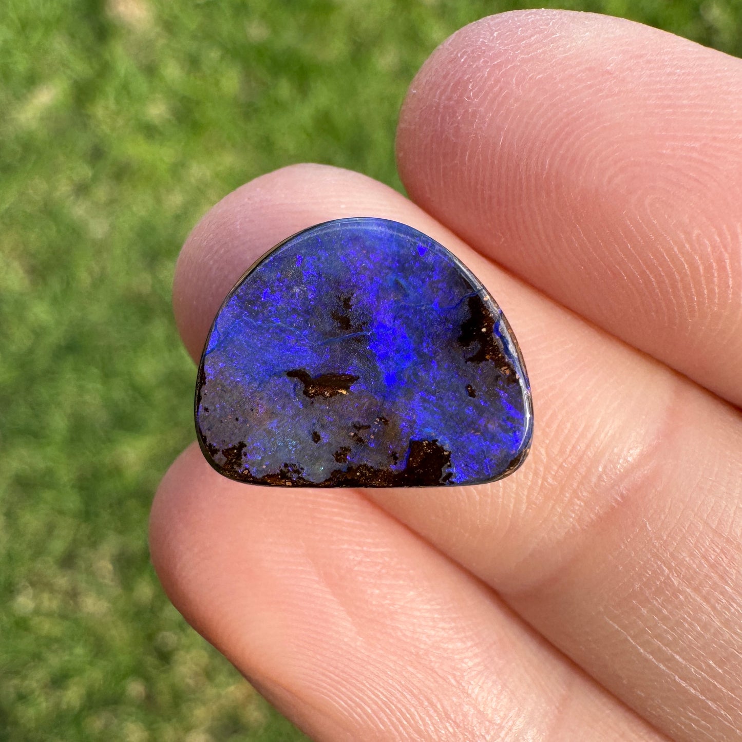 5.84 Ct purple boulder opal