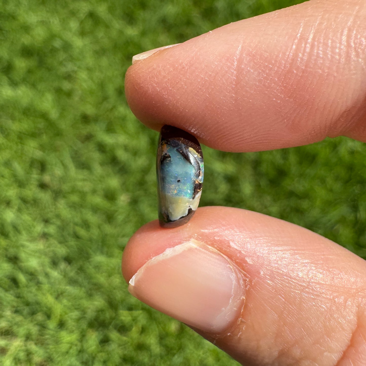 3.18 Ct small boulder opal