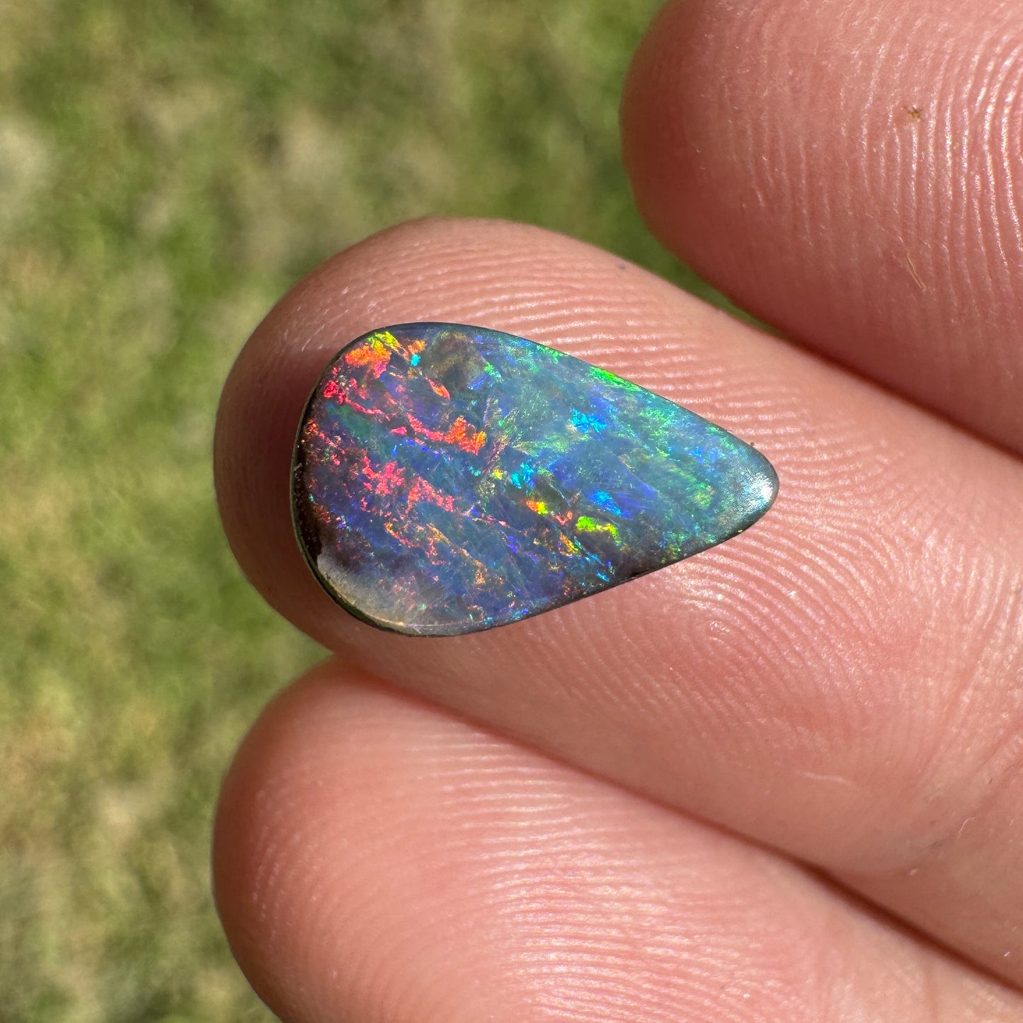 2.00 Ct rainbow teardrop boulder opal