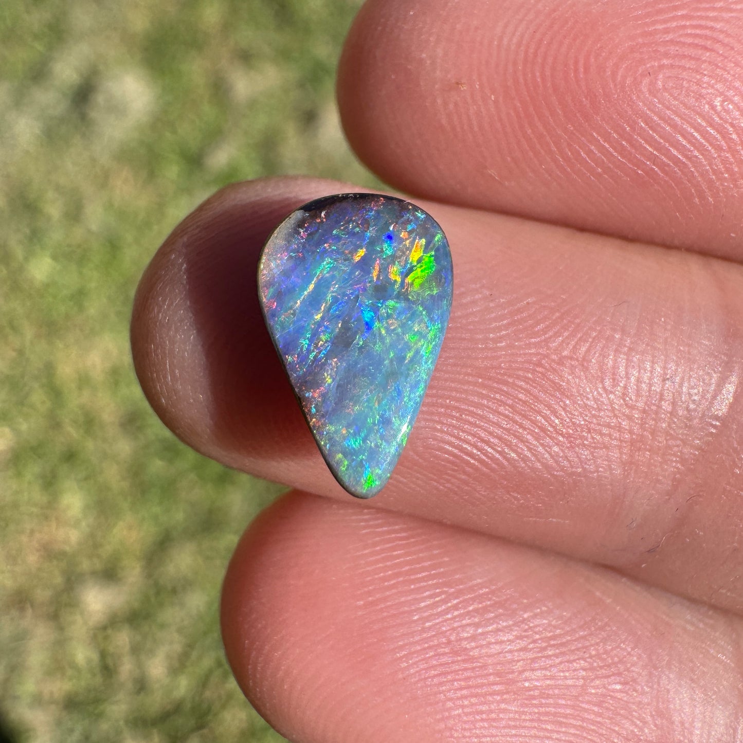 2.00 Ct rainbow teardrop boulder opal