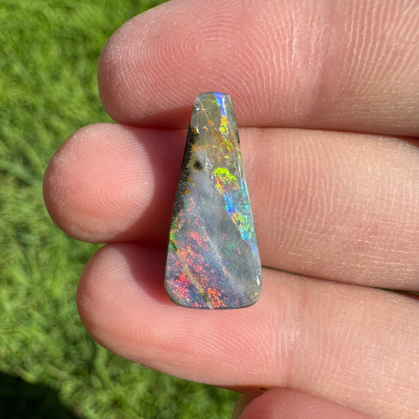 7.74 Ct unique split boulder opal pair