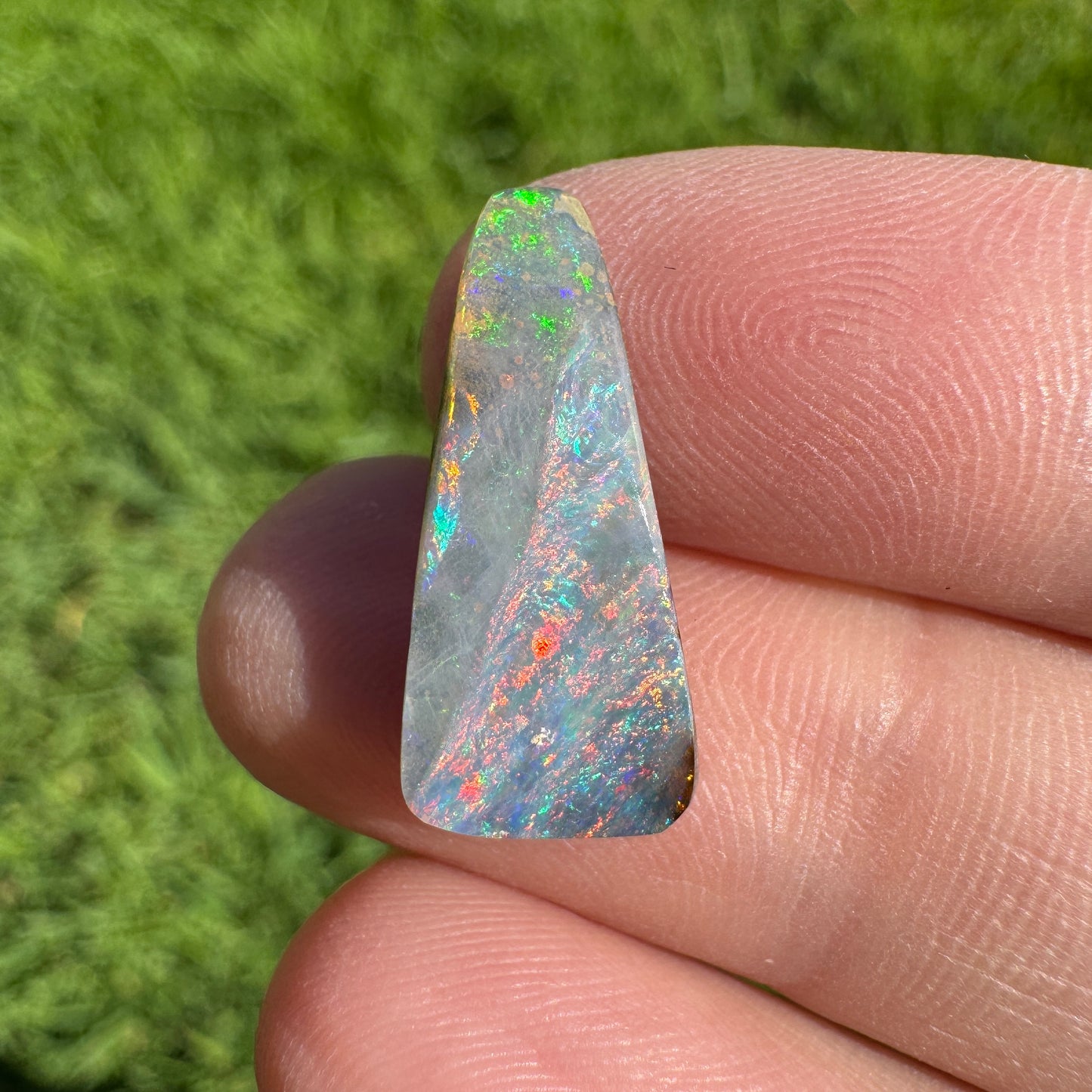 7.74 Ct unique split boulder opal pair