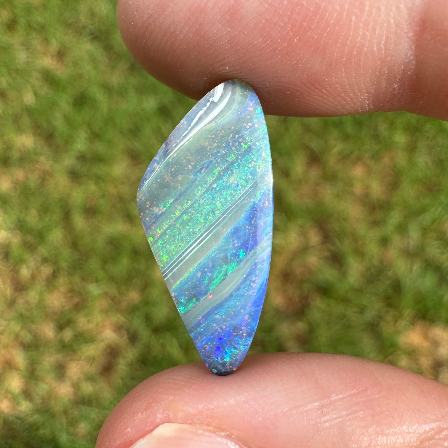 5.86 Ct stripy boulder opal