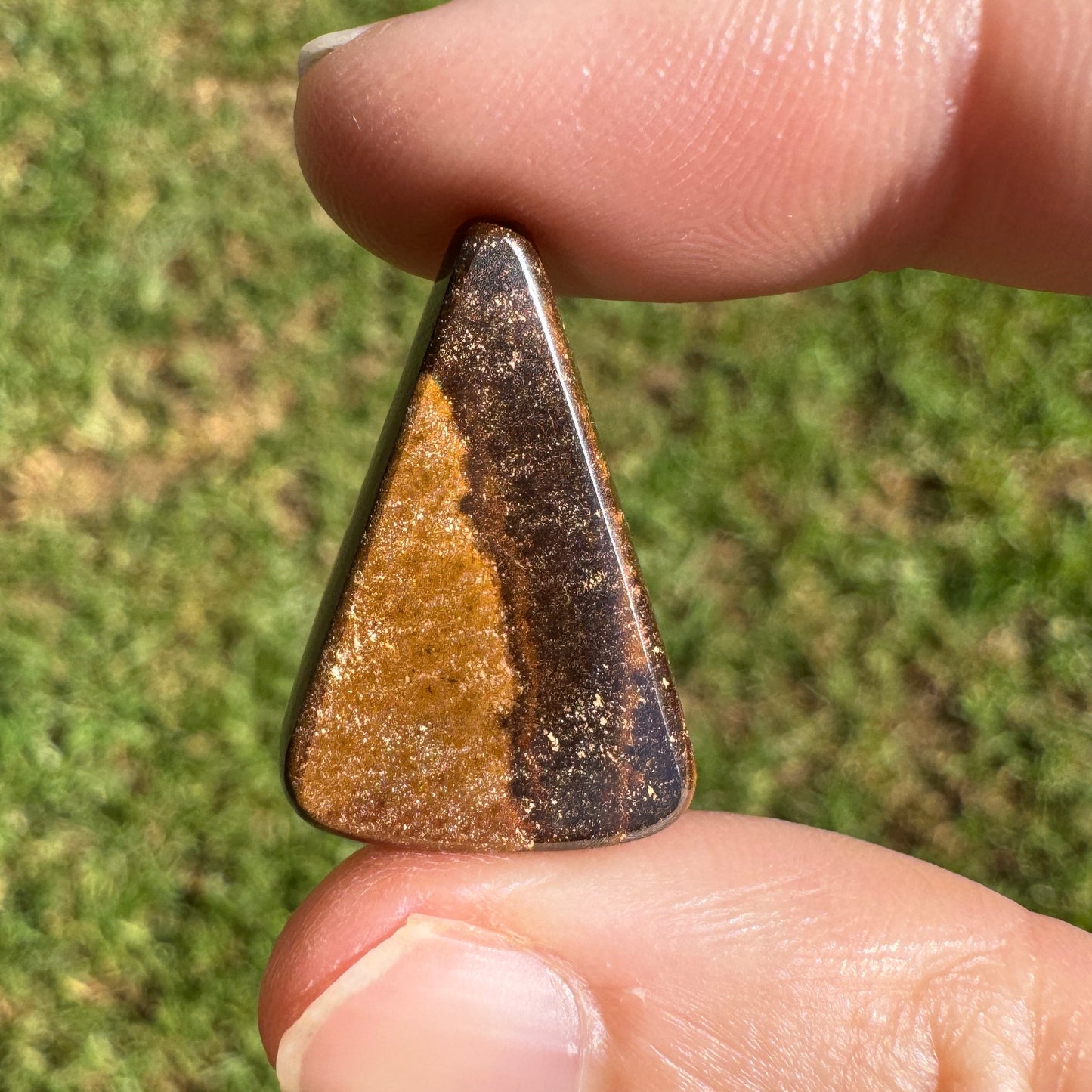 15.60 Ct triangle boulder opal