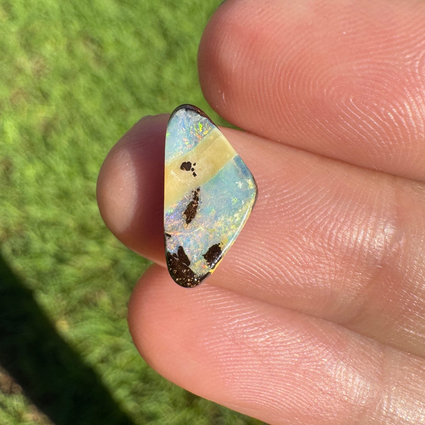 2.03 Ct small boulder opal