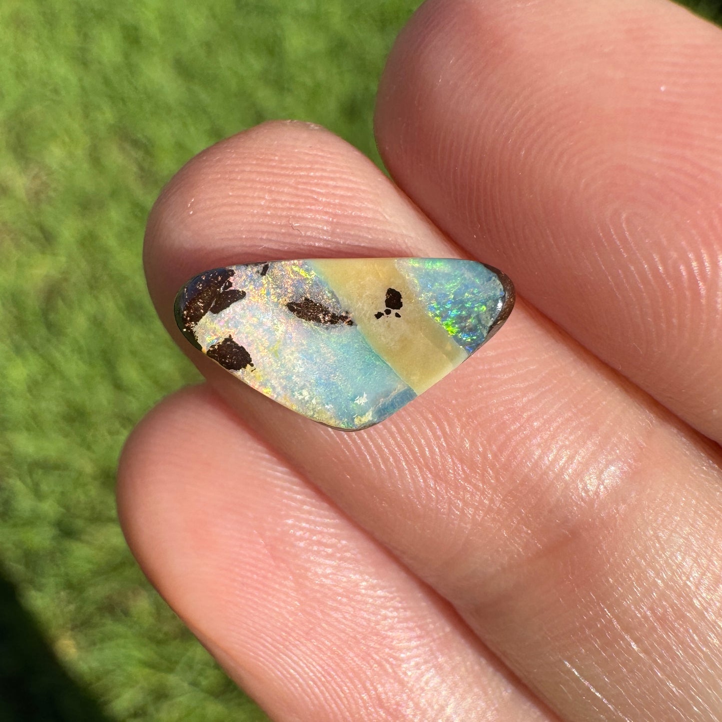 2.03 Ct small boulder opal