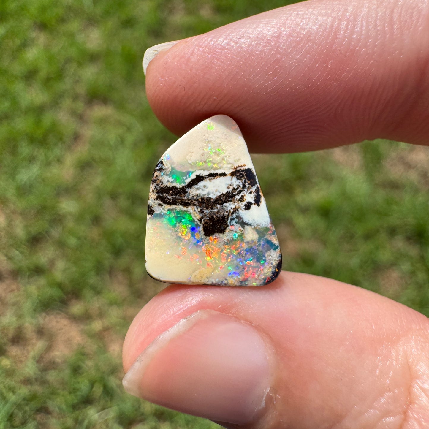 5.89 Ct rainbow boulder opal