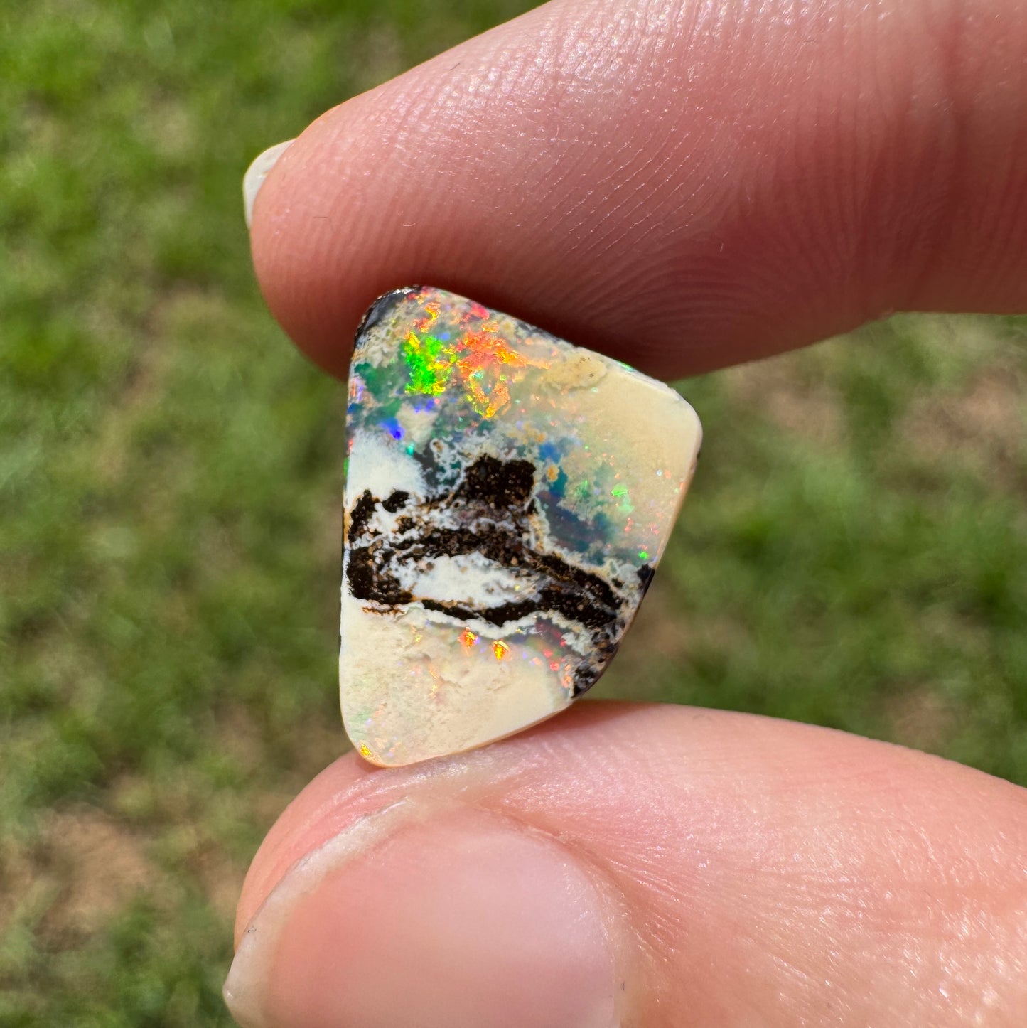 5.89 Ct rainbow boulder opal