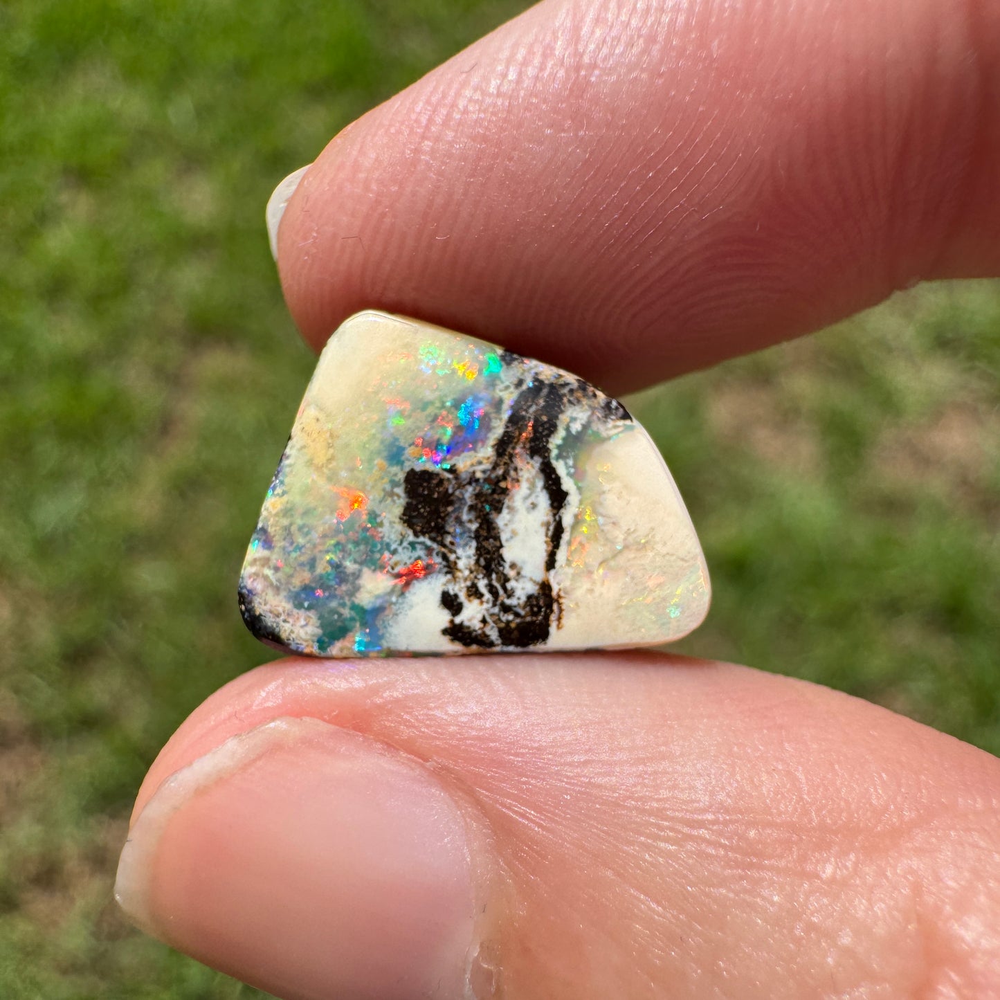 5.89 Ct rainbow boulder opal