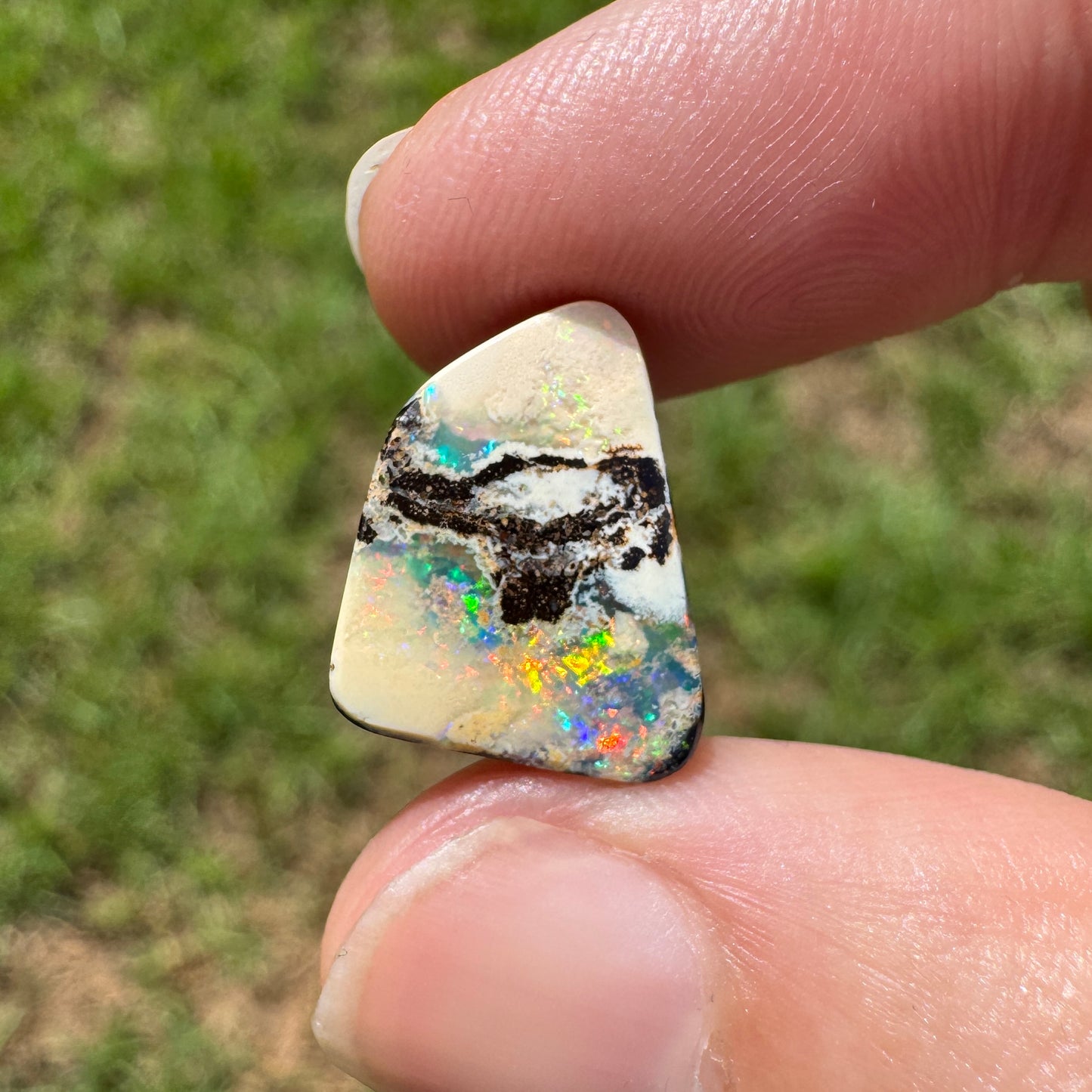 5.89 Ct rainbow boulder opal