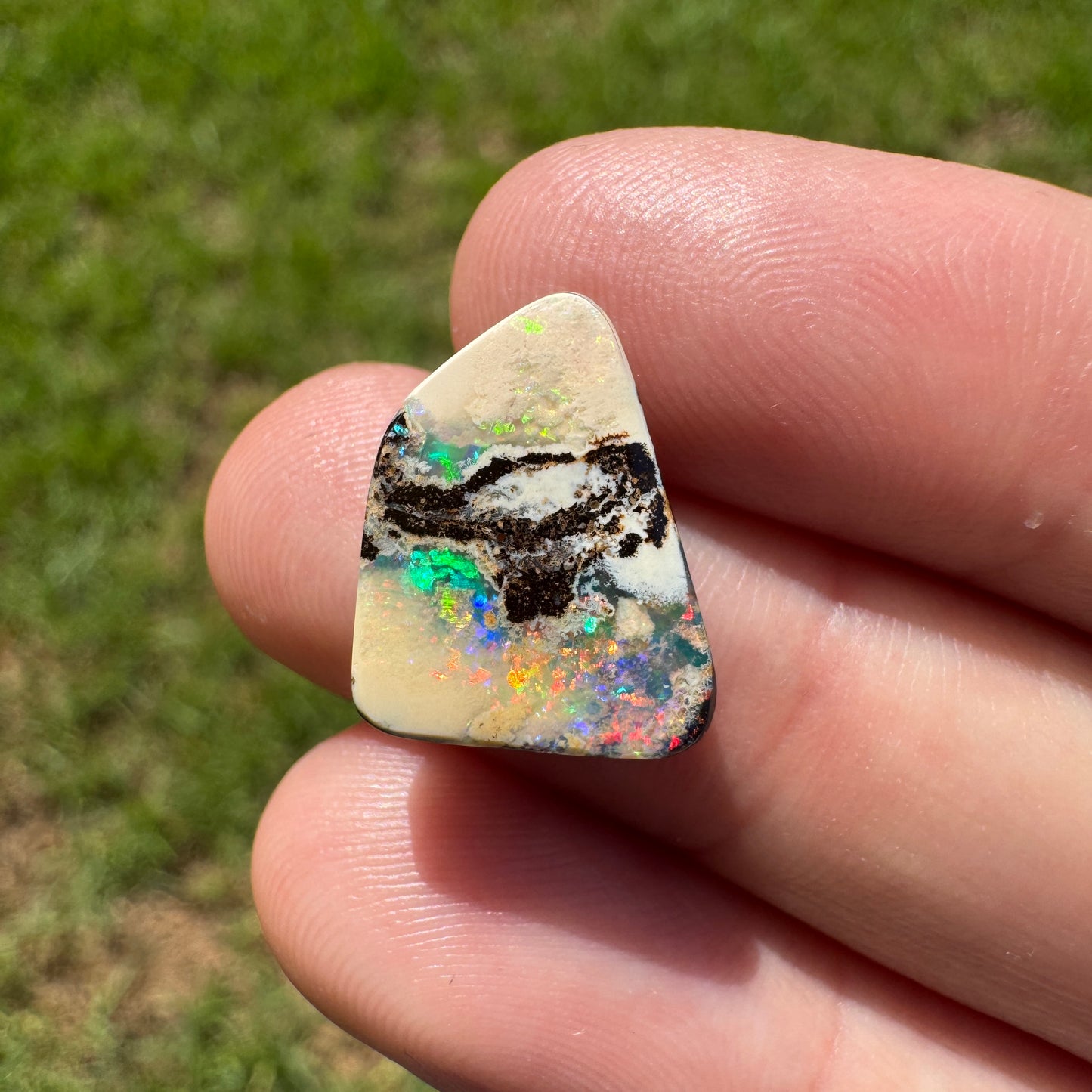 5.89 Ct rainbow boulder opal