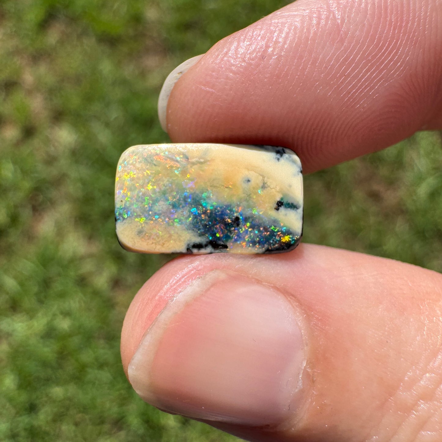 4.04 Ct caramel boulder opal