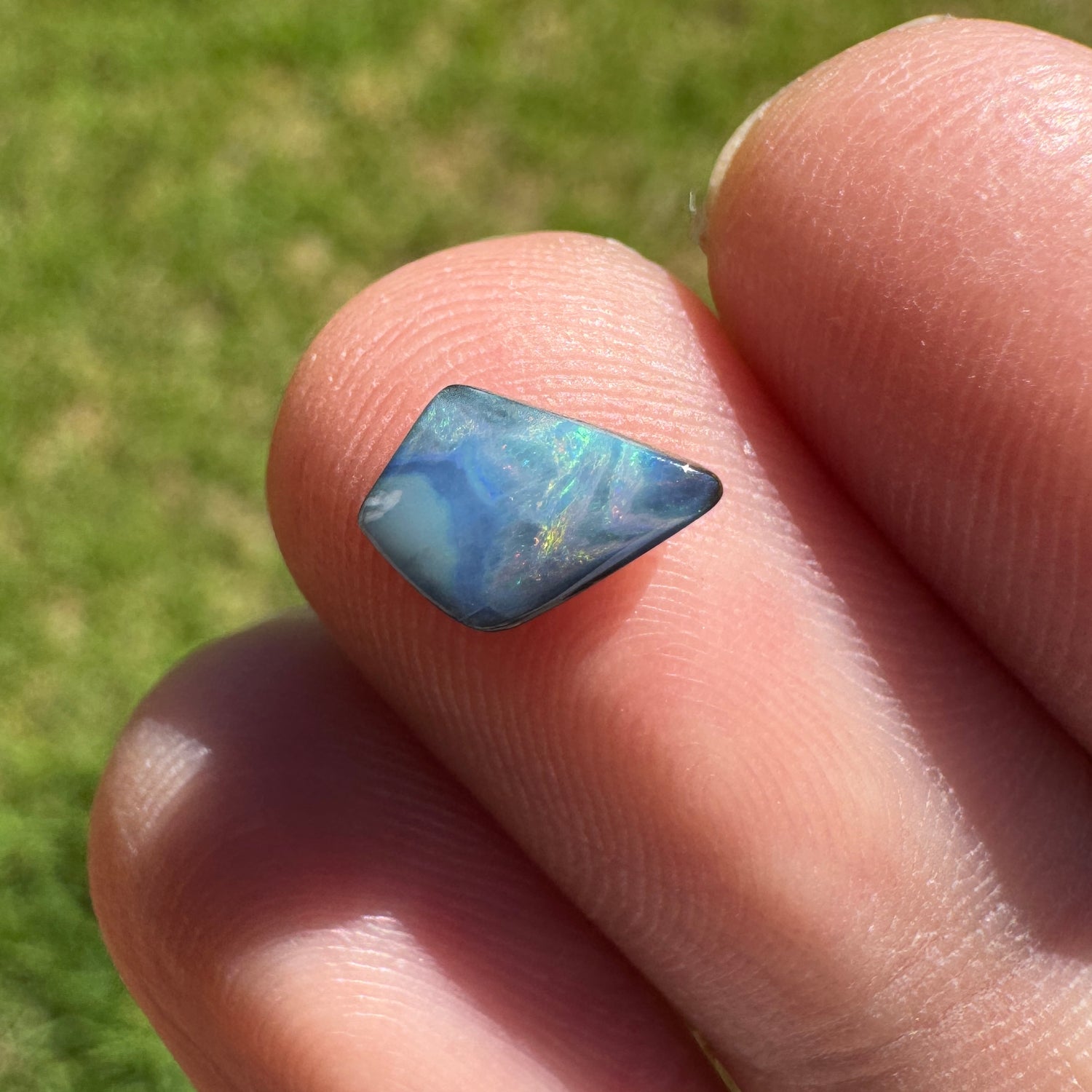 0.84 Ct extra small boulder opal - Broken River Mining