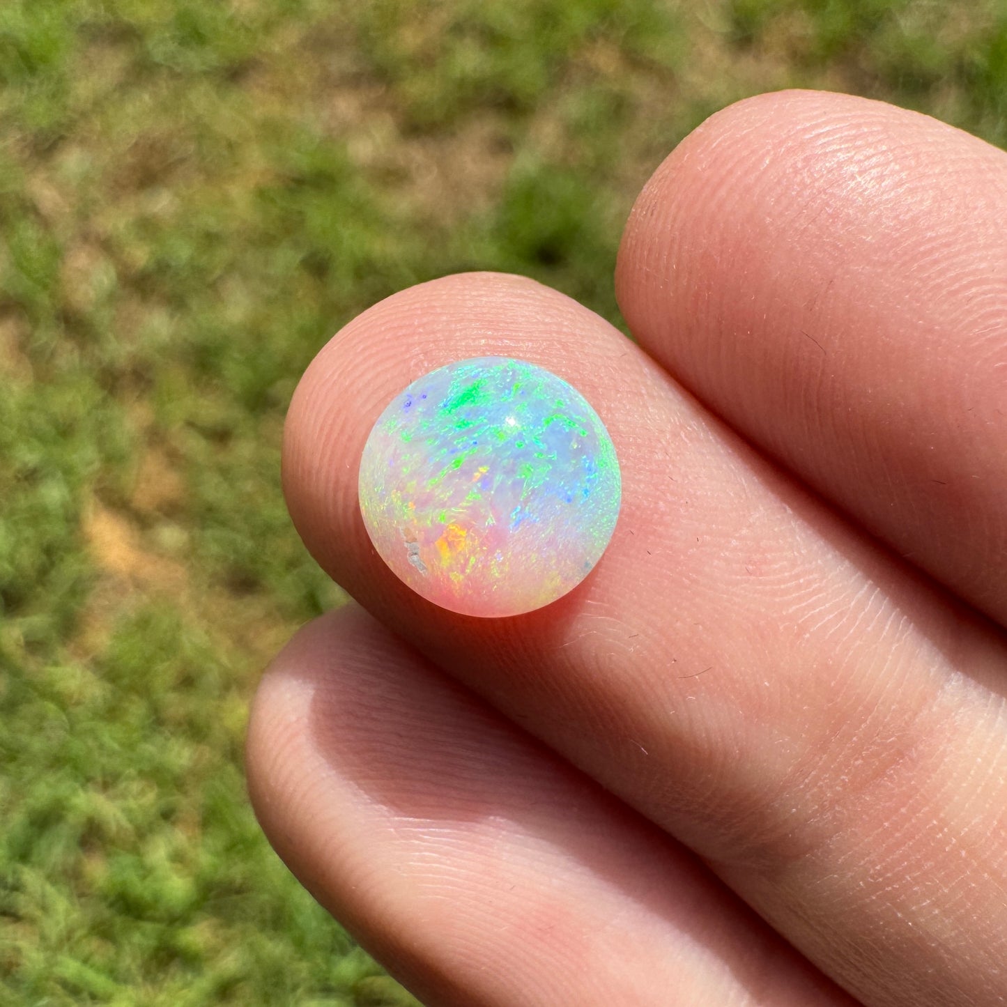 1.05 Ct small crystal opal