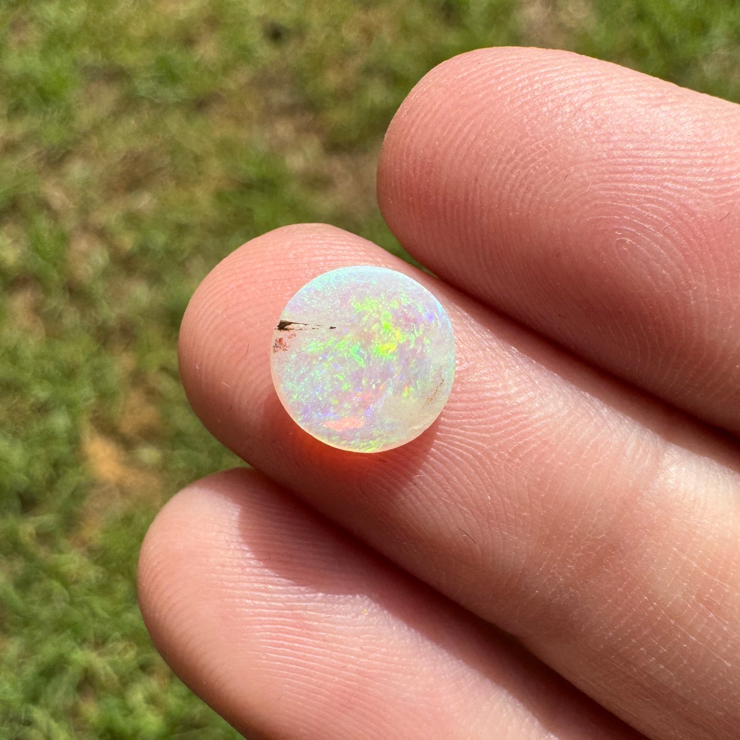 1.05 Ct small crystal opal