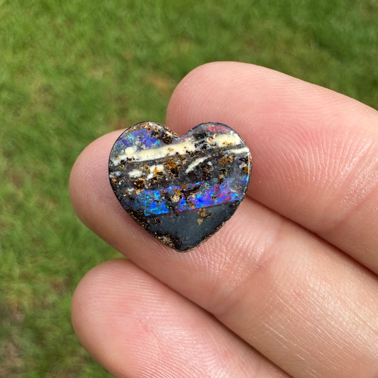 4.56 Ct heart boulder opal