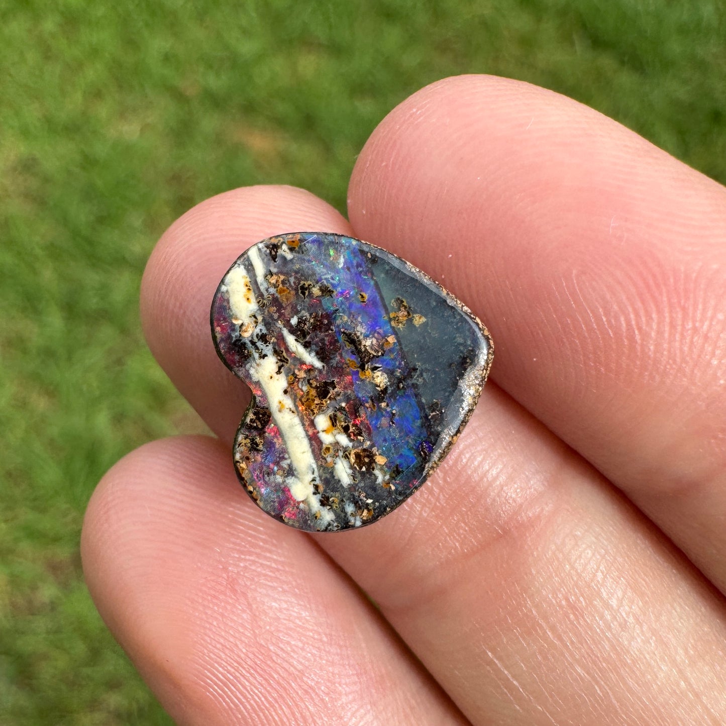 4.56 Ct heart boulder opal
