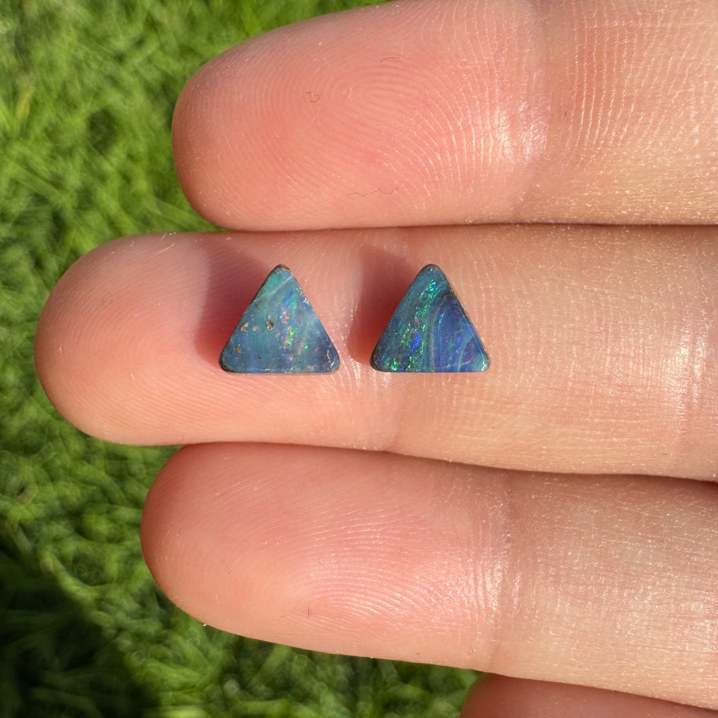 1.59 Ct extra small boulder opal pair