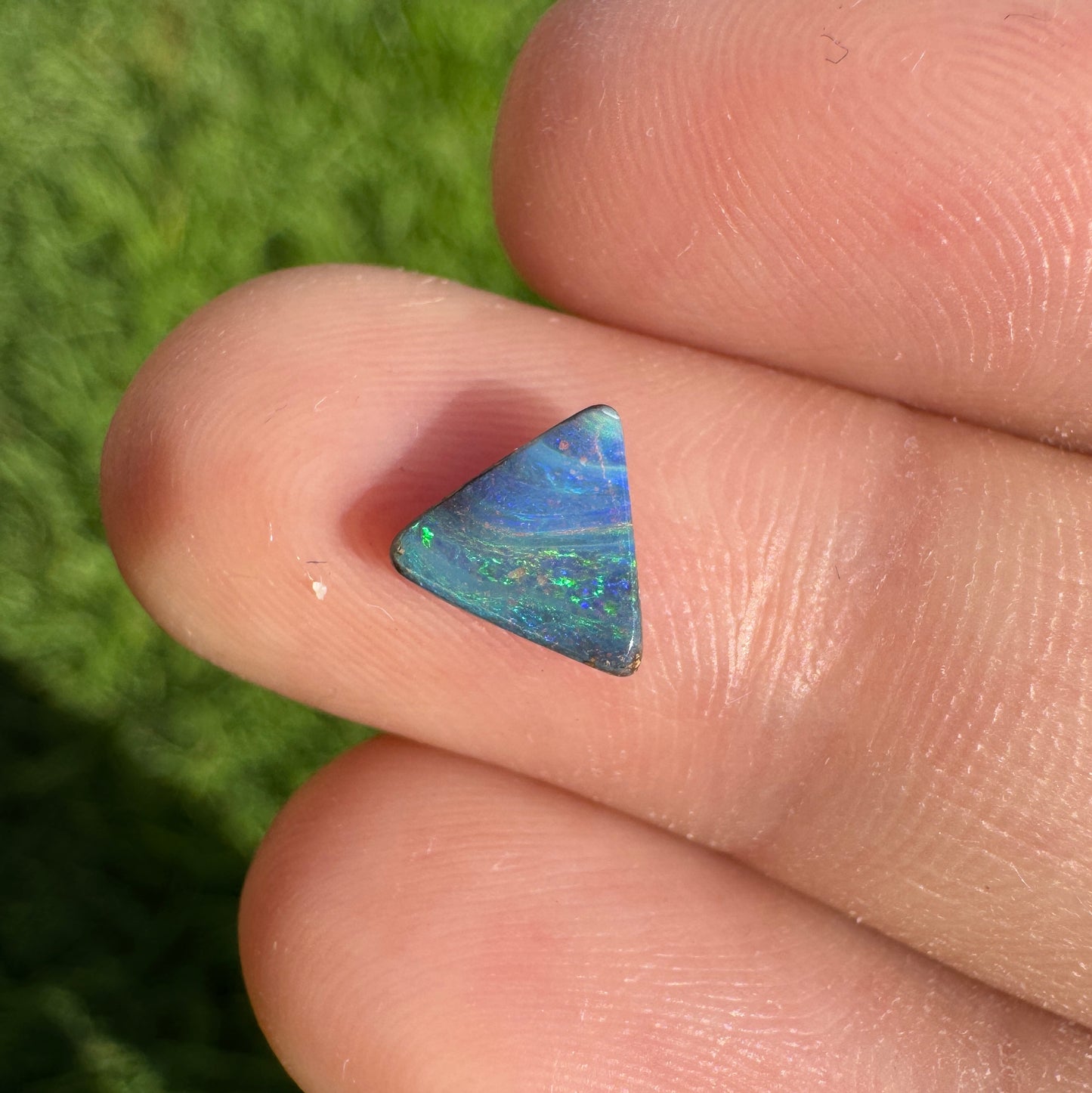 1.59 Ct extra small boulder opal pair