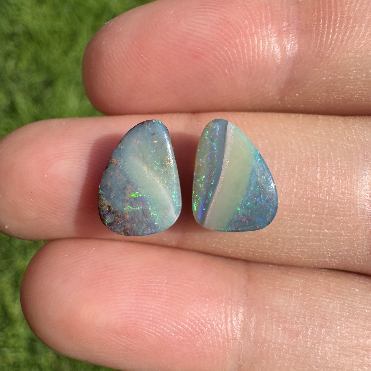 3.54 Ct small boulder opal pair