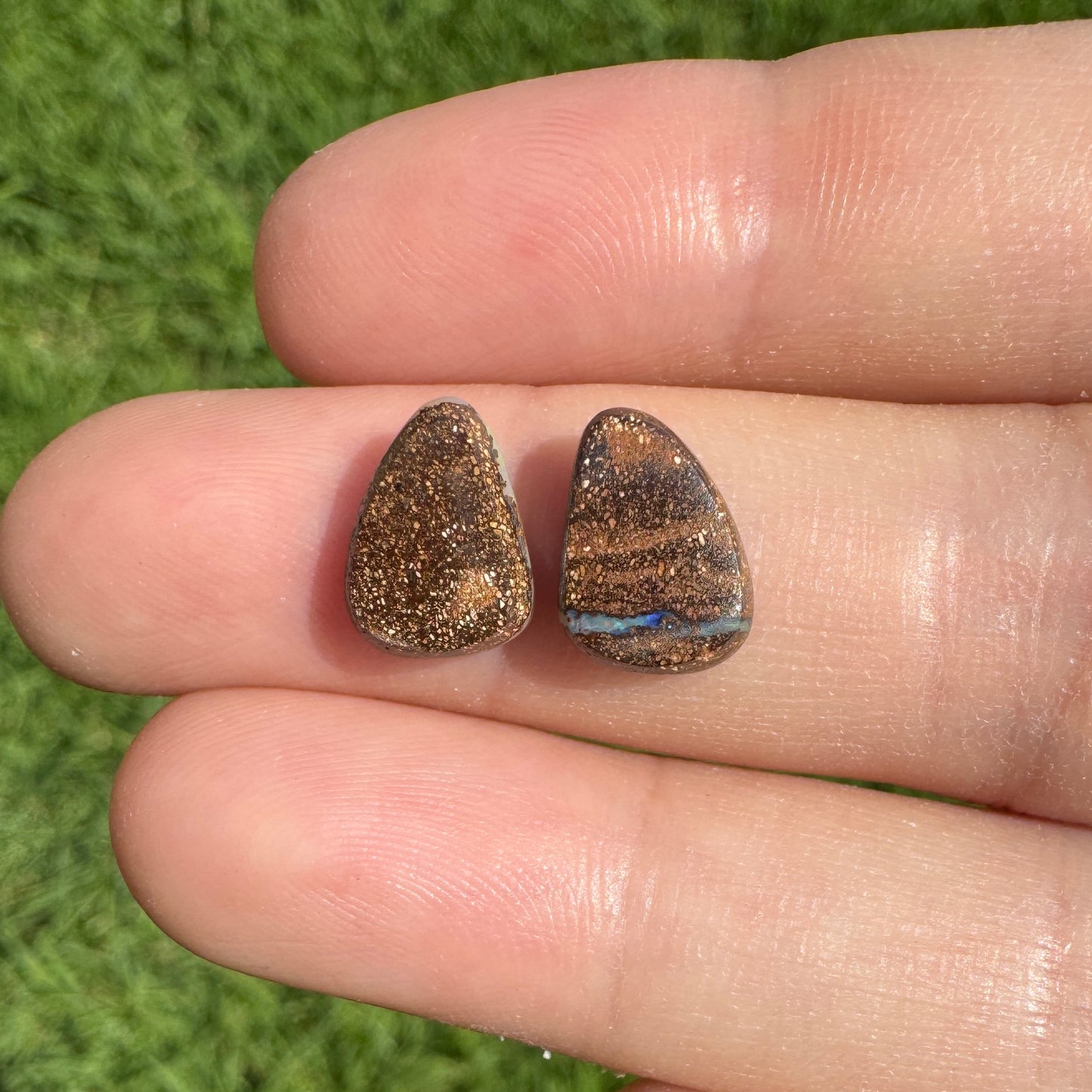 3.54 Ct small boulder opal pair