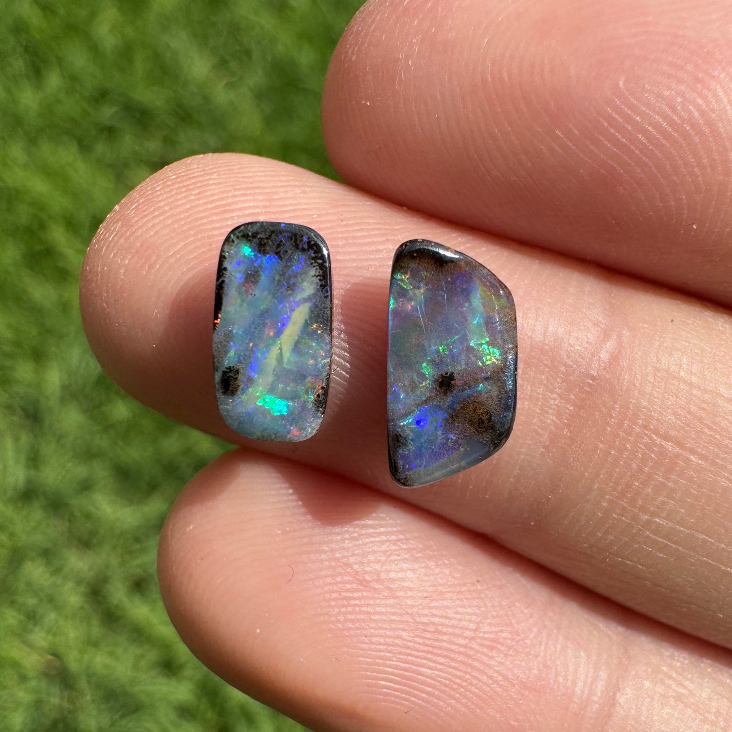 2.43 Ct two piece boulder opal set