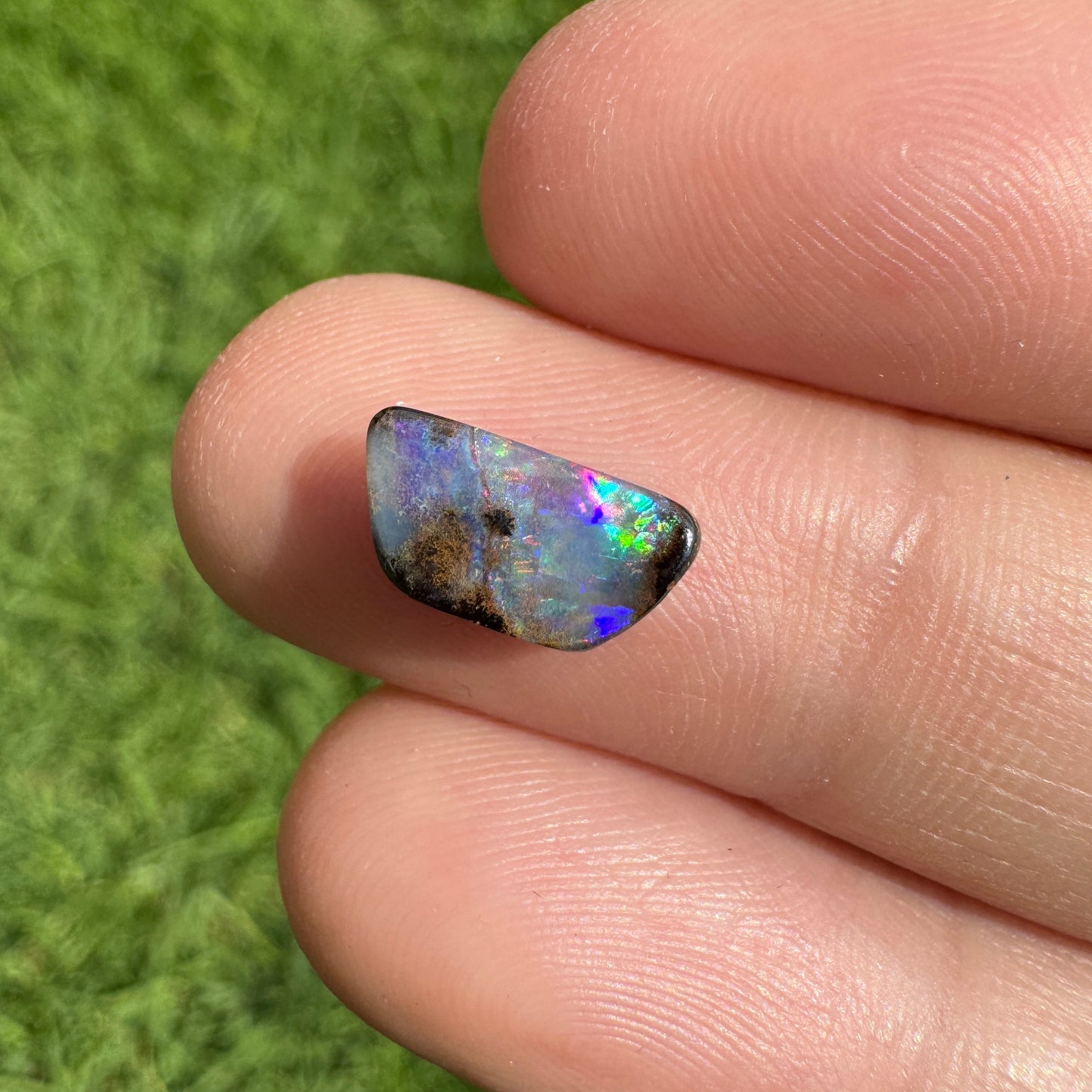 2.43 Ct two piece boulder opal set