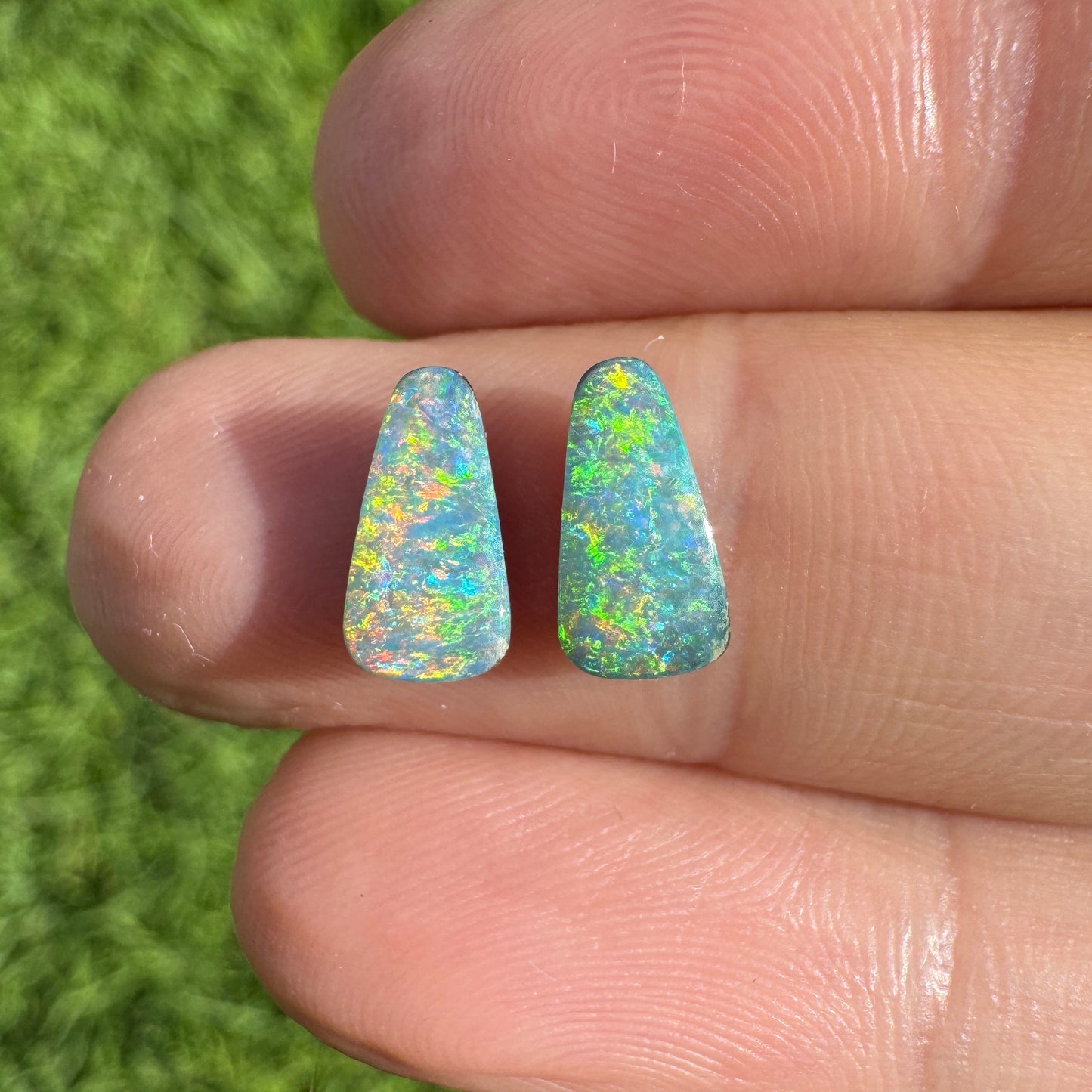 1.56 Ct small bright boulder opal pair