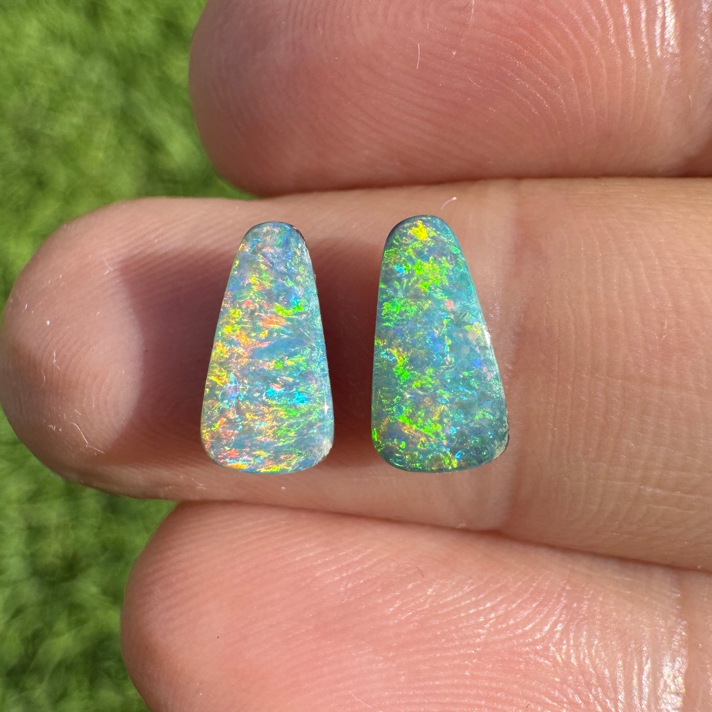 1.56 Ct small bright boulder opal pair