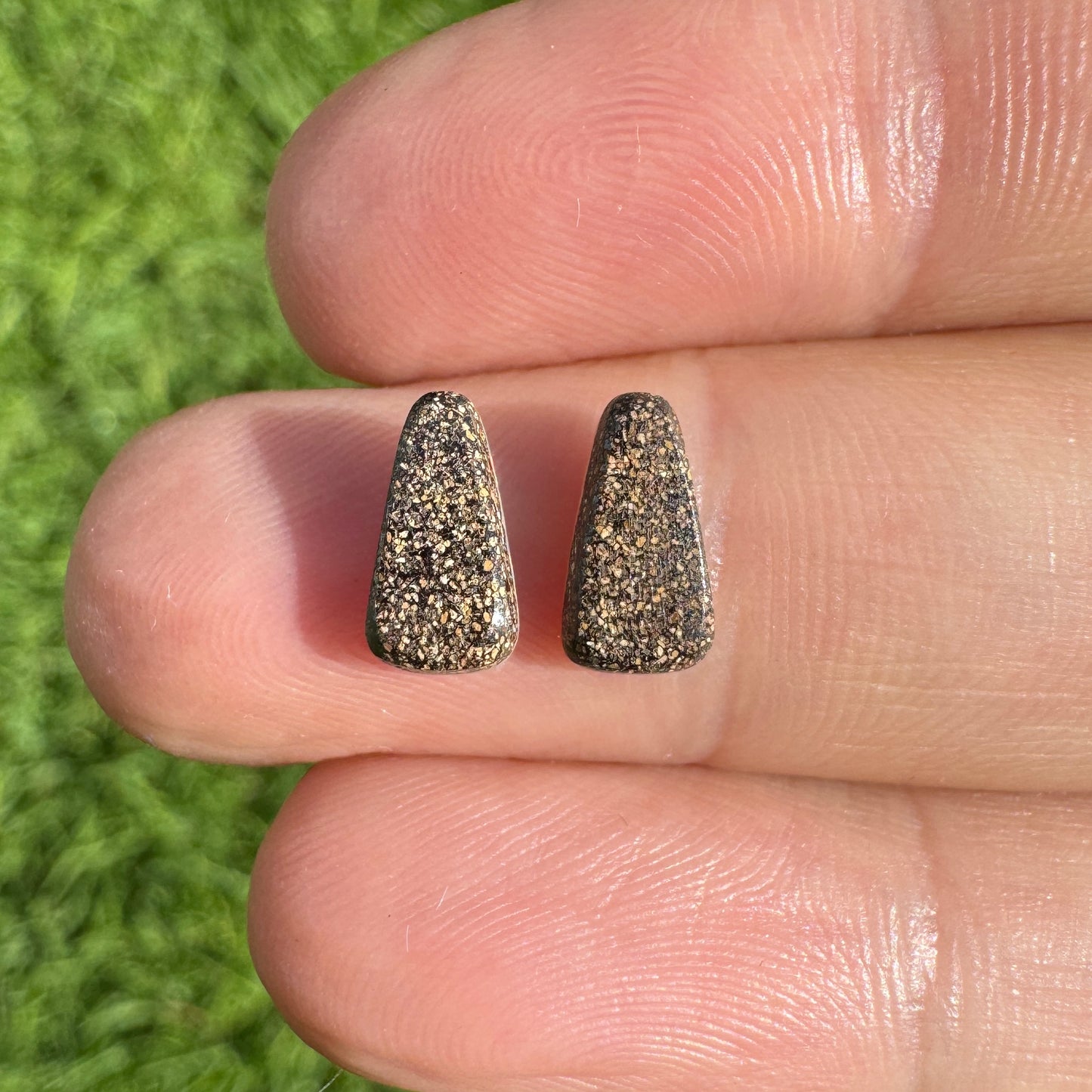 1.56 Ct small bright boulder opal pair