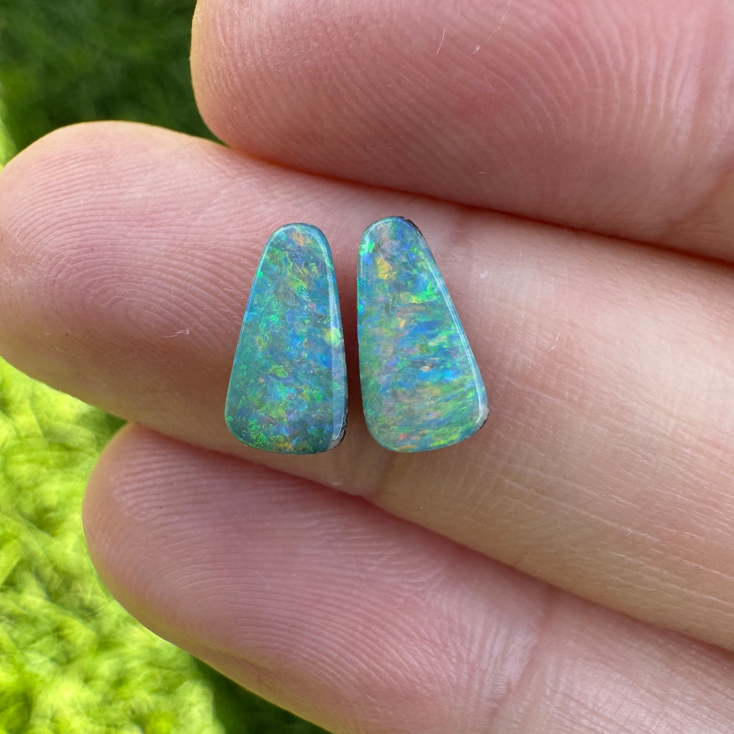 1.56 Ct small bright boulder opal pair