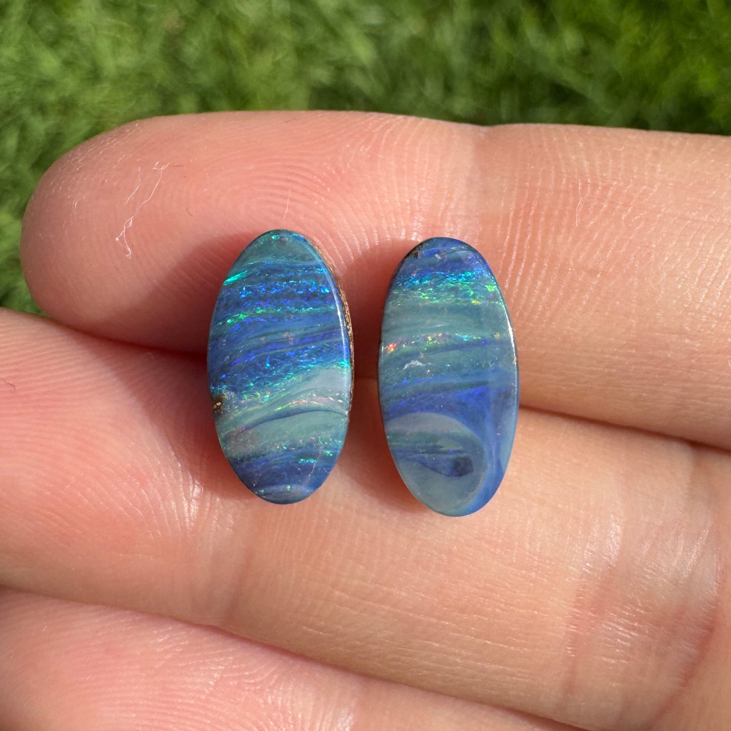 4.58 Ct oval boulder opal pair