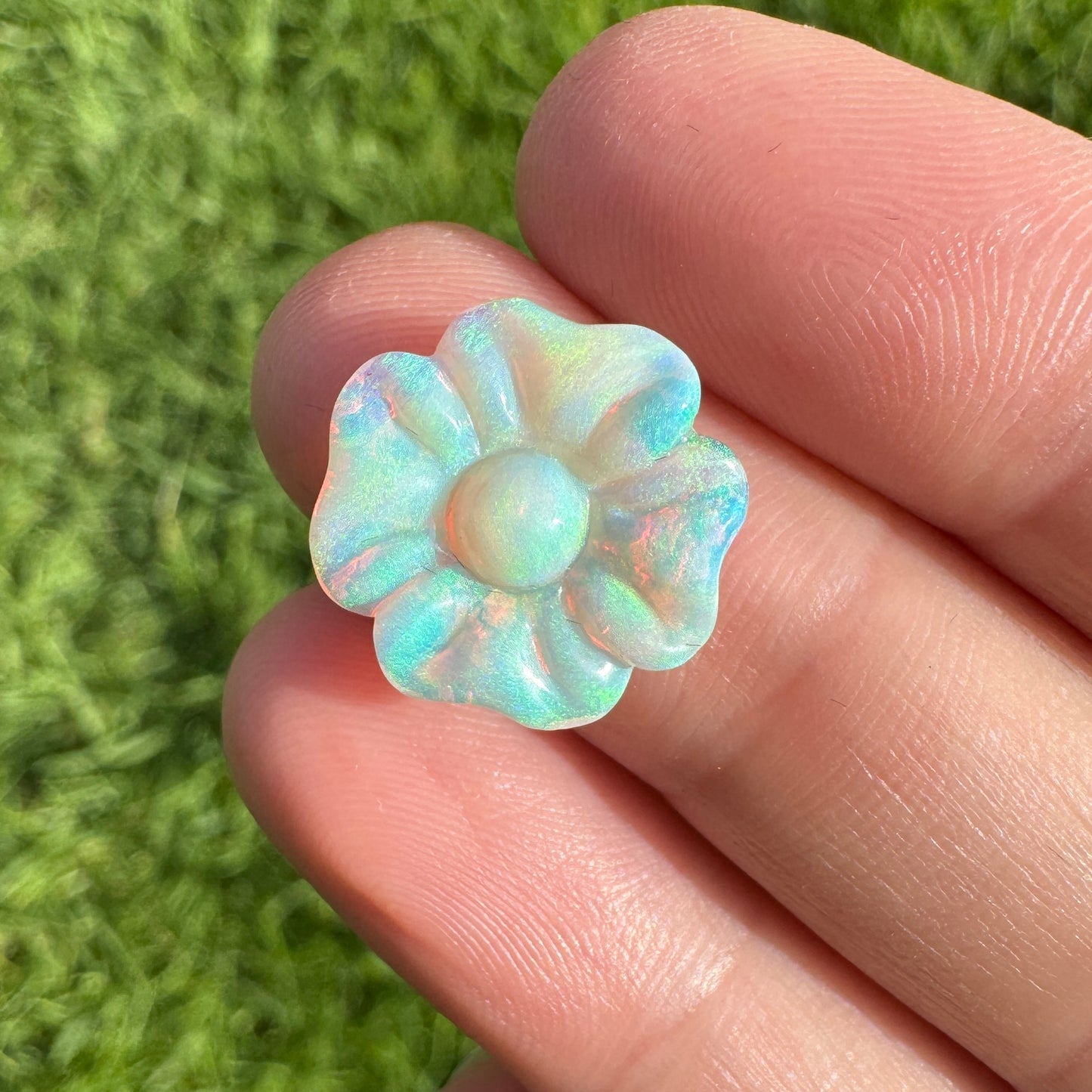 3.19 Ct carved flower opal 🌸