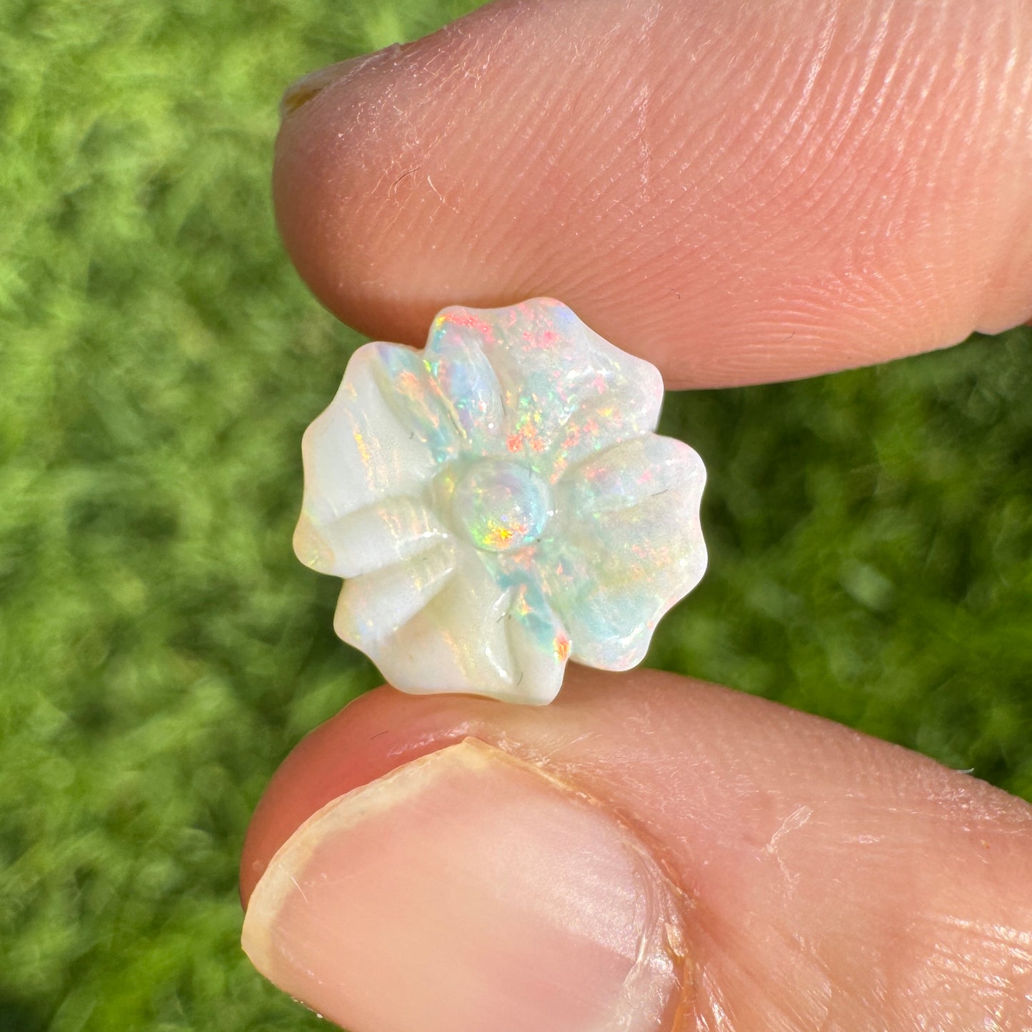 3.20 Ct carved flower opal 🌸