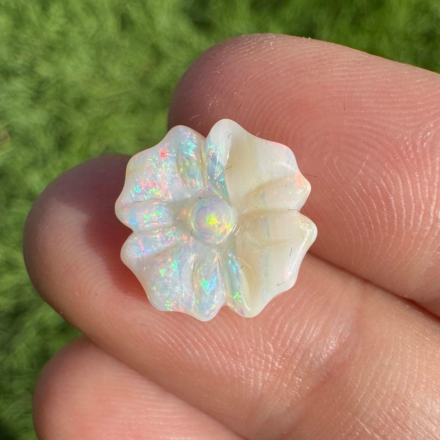 3.20 Ct carved flower opal 🌸