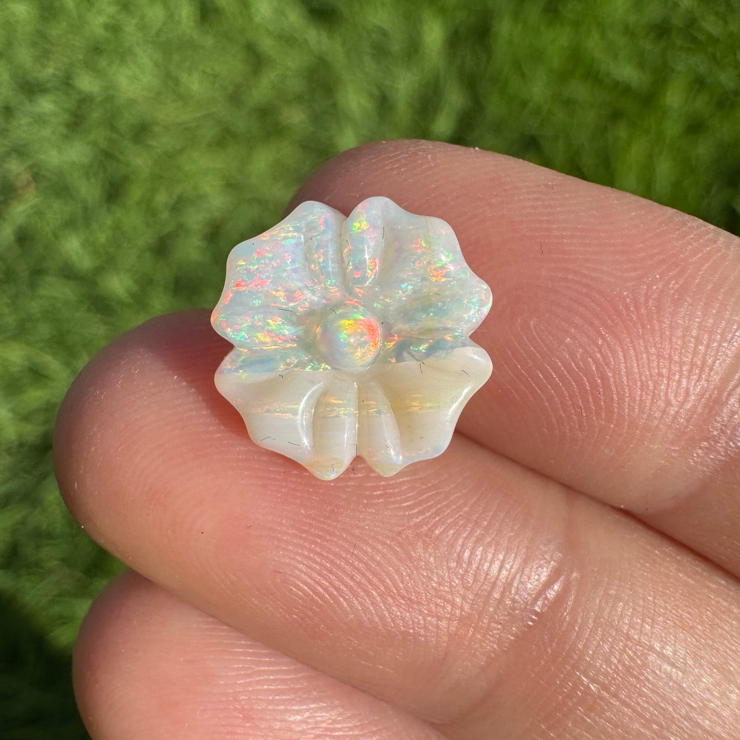 3.20 Ct carved flower opal 🌸
