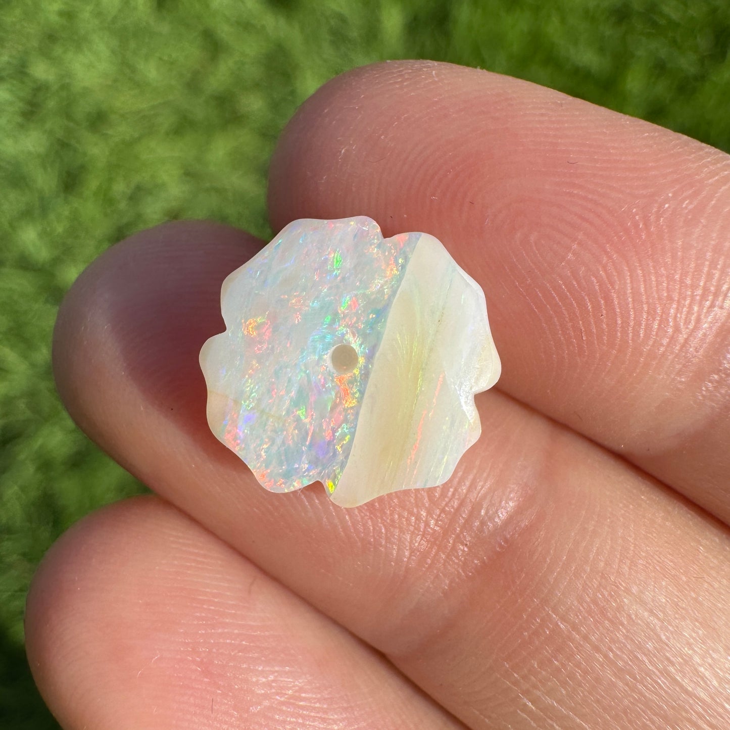 3.20 Ct carved flower opal 🌸