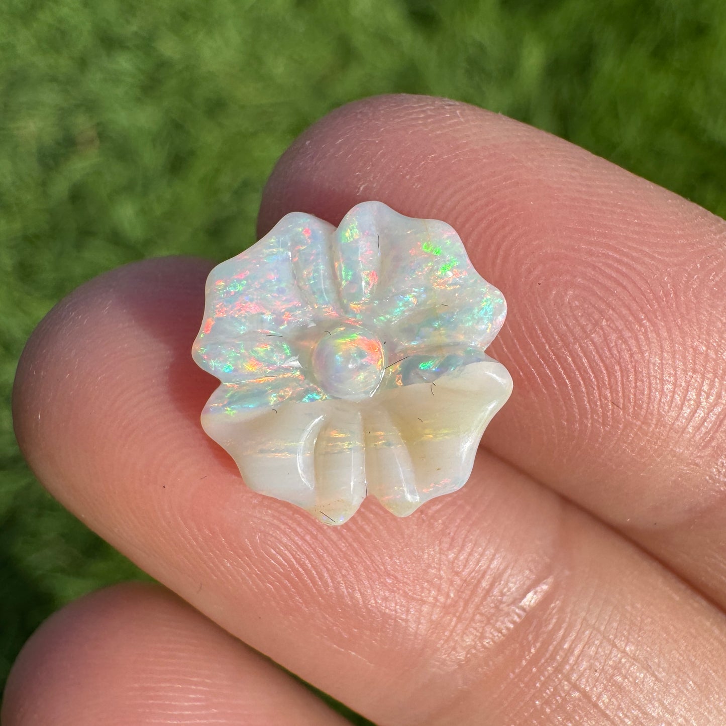 3.20 Ct carved flower opal 🌸